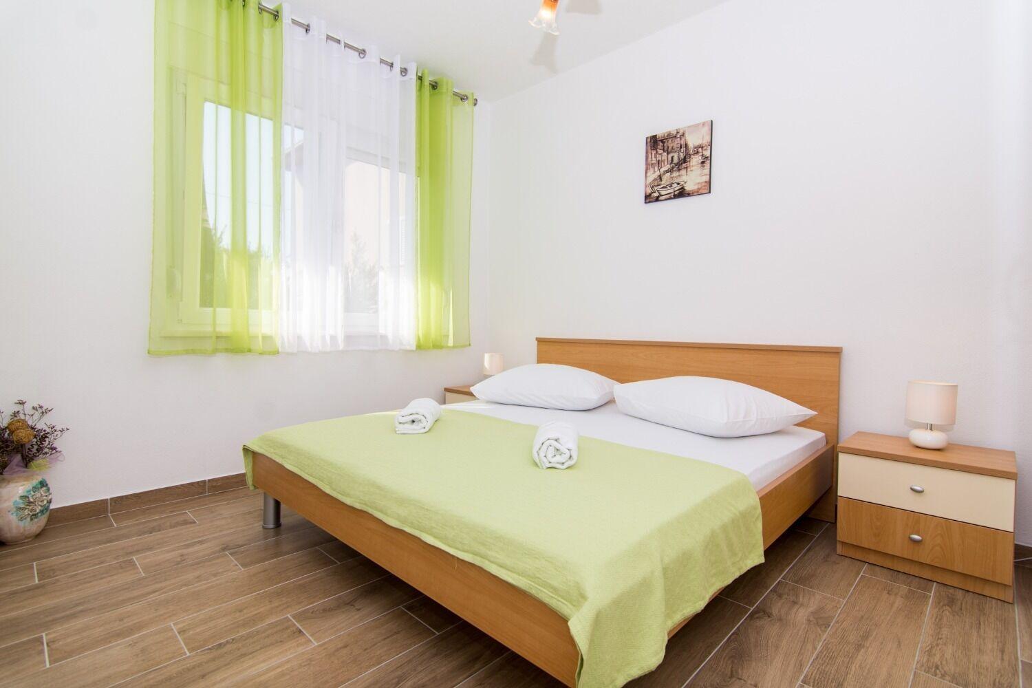 Apartments Ivica - Garden Terrace 斯拉汀 外观 照片