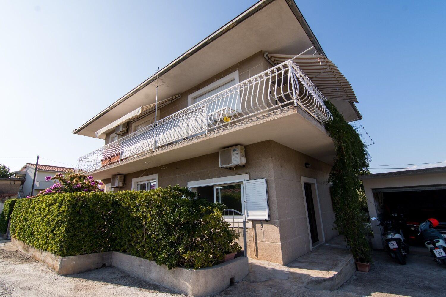 Apartments Ivica - Garden Terrace 斯拉汀 外观 照片