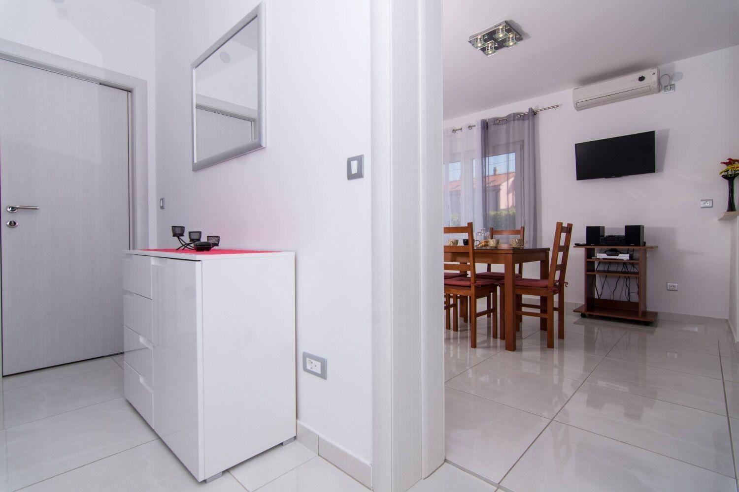 Apartments Ivica - Garden Terrace 斯拉汀 外观 照片