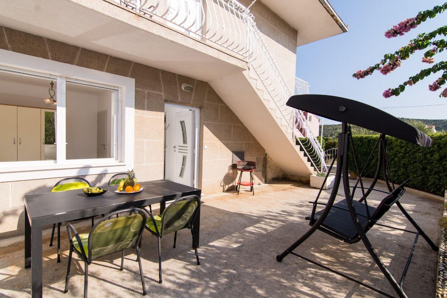 Apartments Ivica - Garden Terrace 斯拉汀 外观 照片