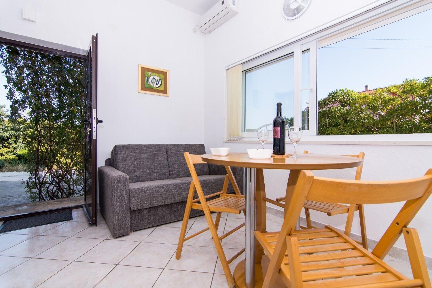 Apartments Ivica - Garden Terrace 斯拉汀 外观 照片
